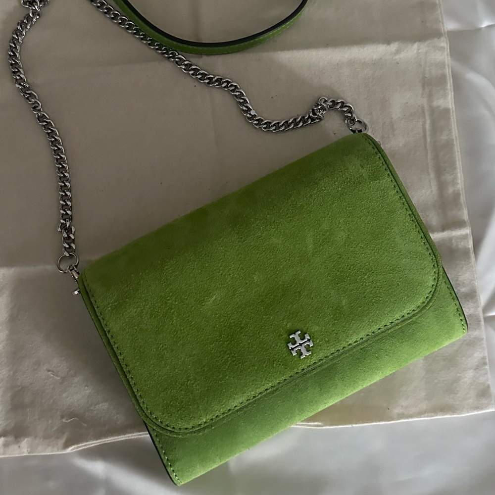 New Tory Burch EMERSON SUEDE CHAIN WALLET WHEATGRASS